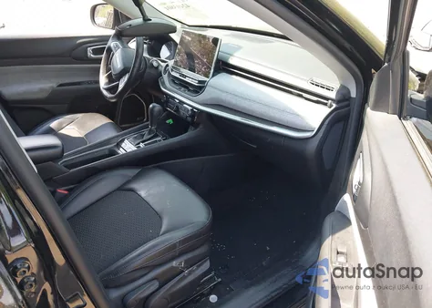 2022 Jeep Compass Latitude 4X4 z USA, uszkodzony, nr VIN 3C4NJDBB0NT208110